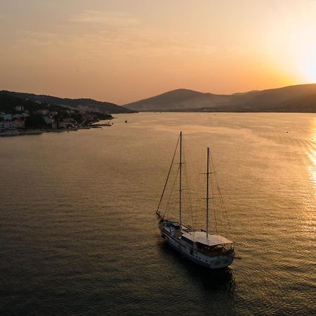 Apartments By The Sea Arbanija, Ciovo - 17332 Trogir Zewnętrze zdjęcie