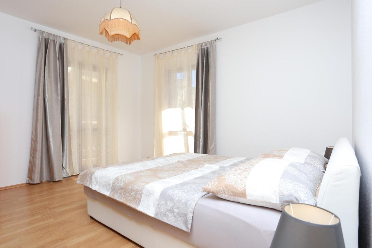Apartments By The Sea Arbanija, Ciovo - 17332 Trogir Zewnętrze zdjęcie
